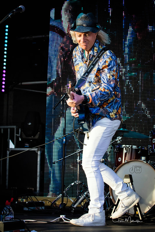 Simon Wood - Guitar